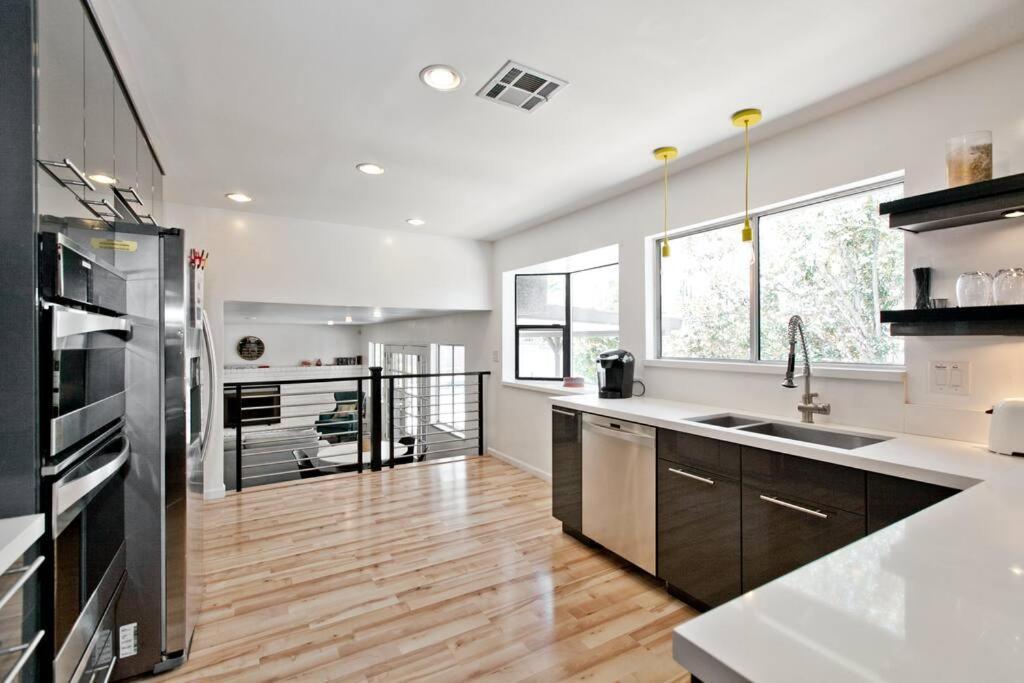라스베이거스 Bright, Modern 4Br With Beautiful Backyard & Pool! 빌라 외부 사진